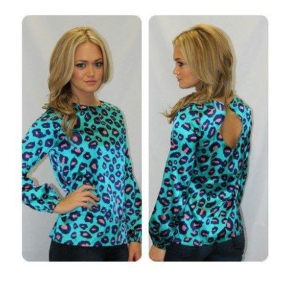 Tracy Negoshian Tunic Top S Blue Printed Leopard Print Blouse Cutout Pull Over - Picture 1 of 5
